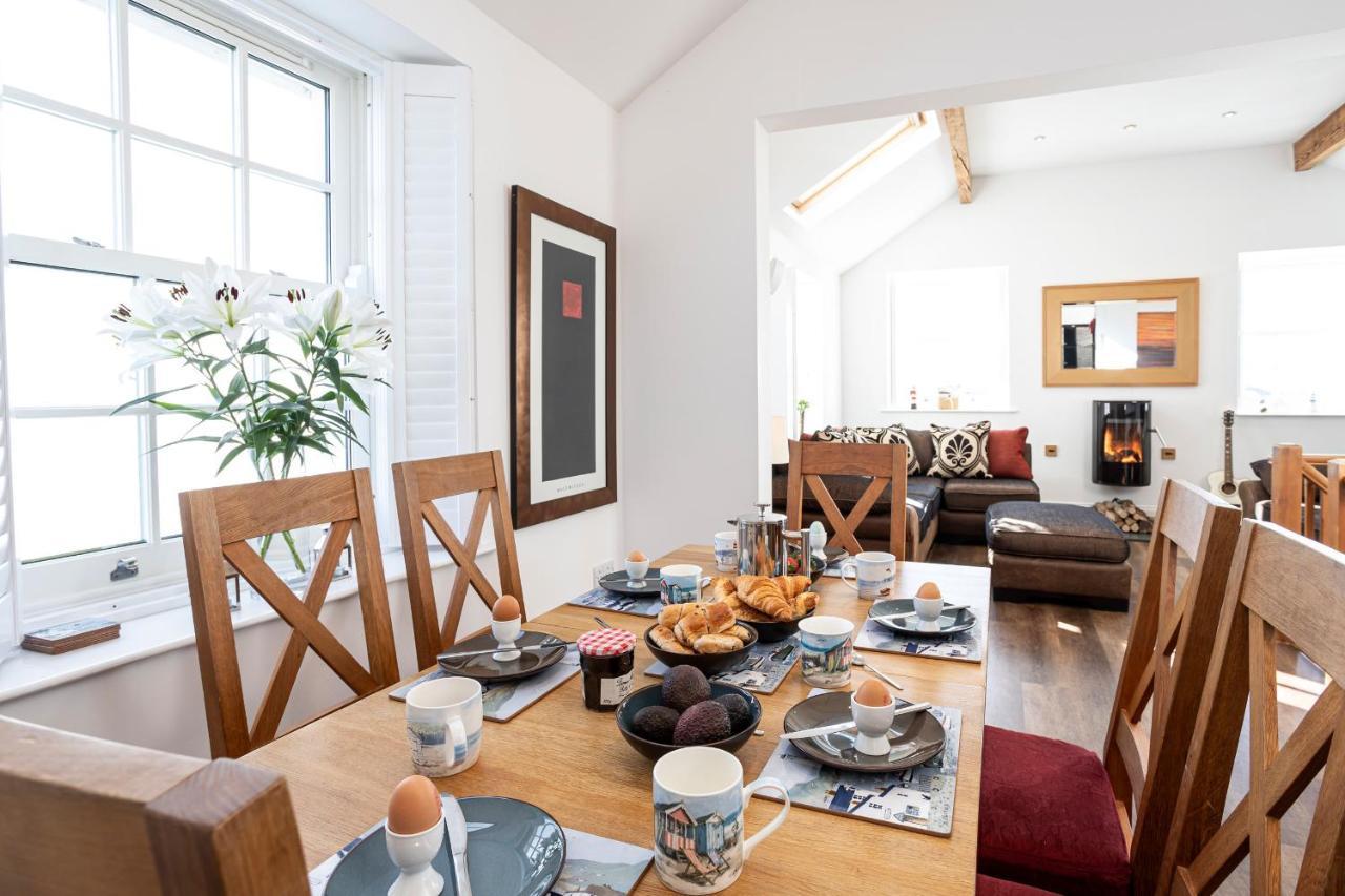 Finest Retreats - Lighthouse Cottage Rampside Exterior photo